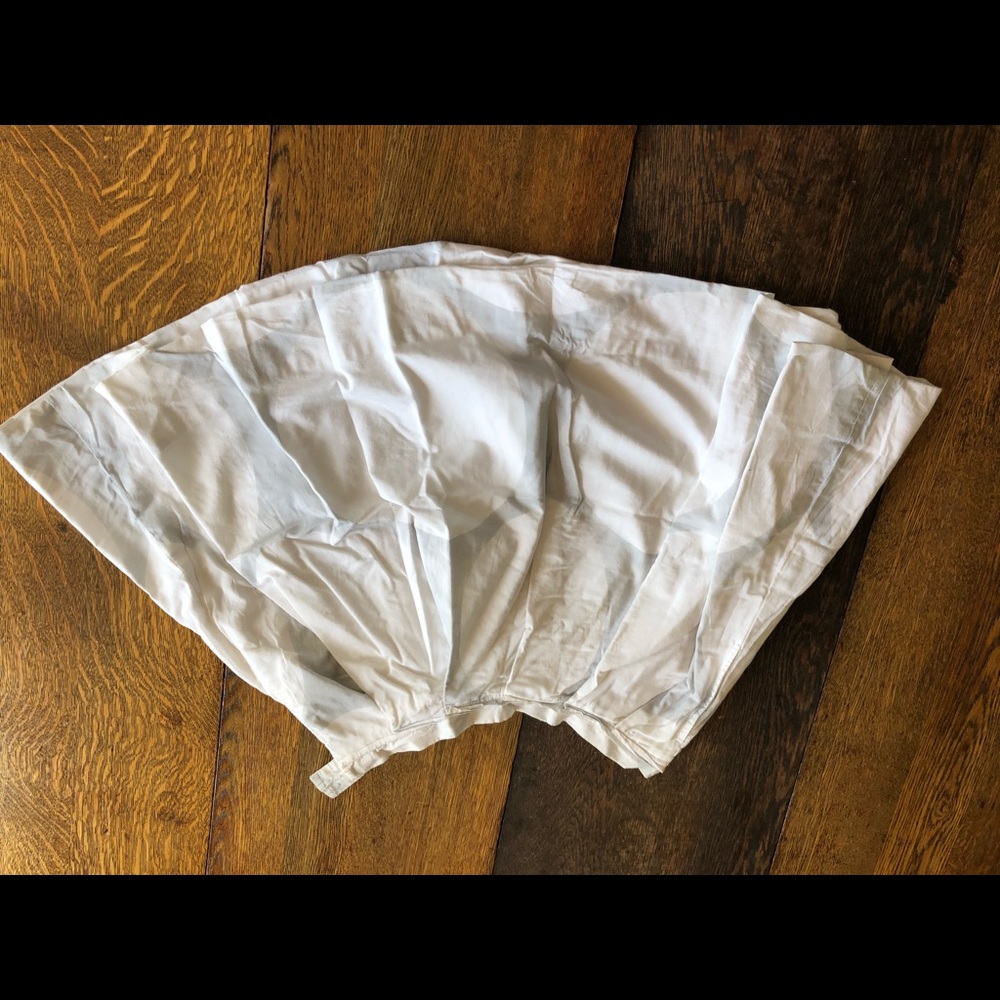 Gap skirt, size 4. Gray w/ large white circle prnt